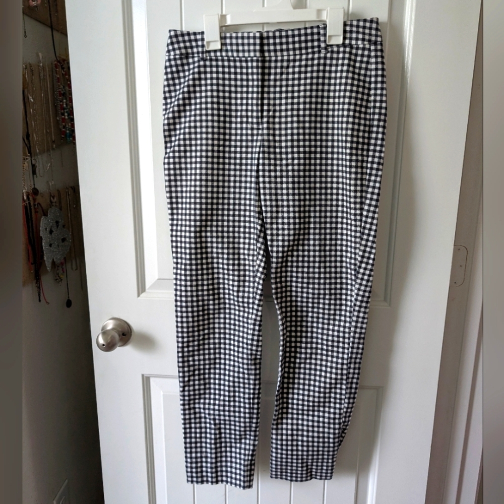 White House black market Checkered pants Size 4